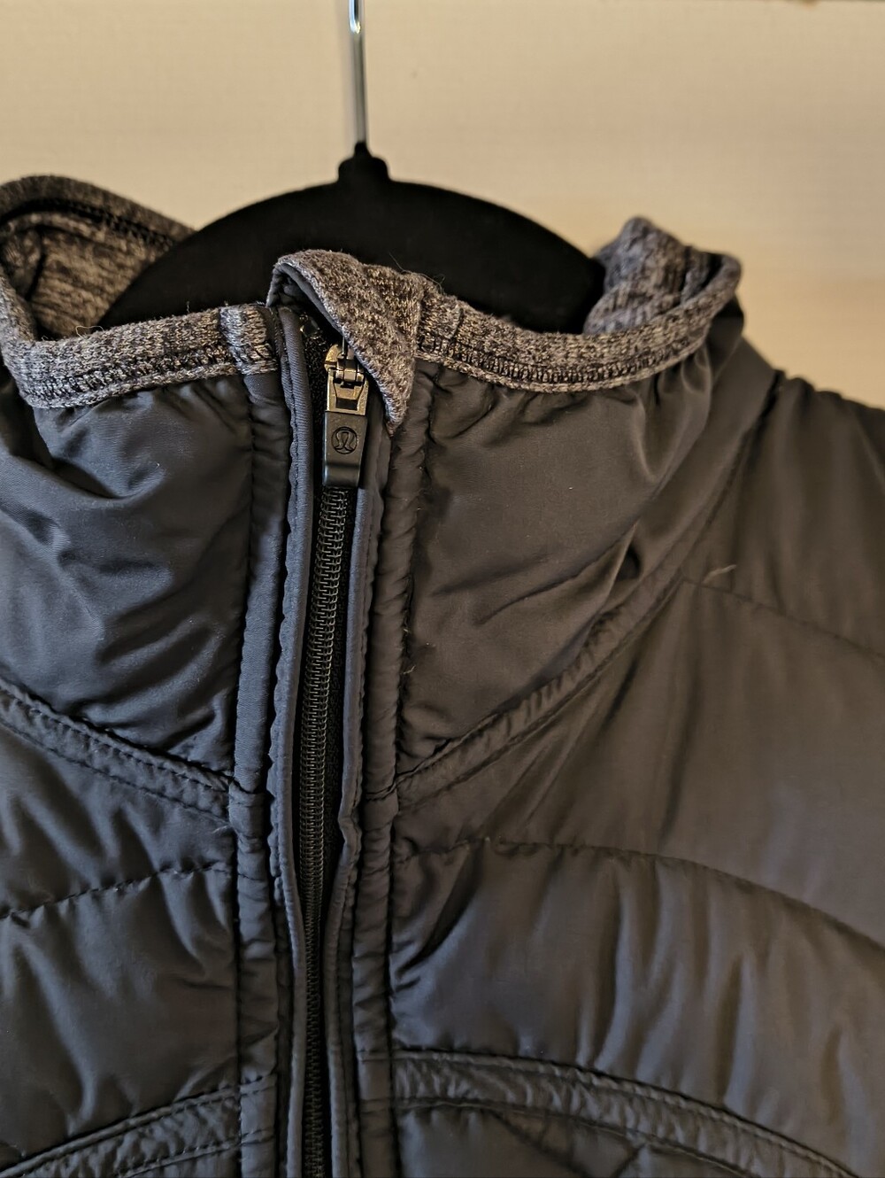 Lululemon Black Quilted Insulated Running Vest Size 8 Stretch Fleece Panels - Picture 12 of 16